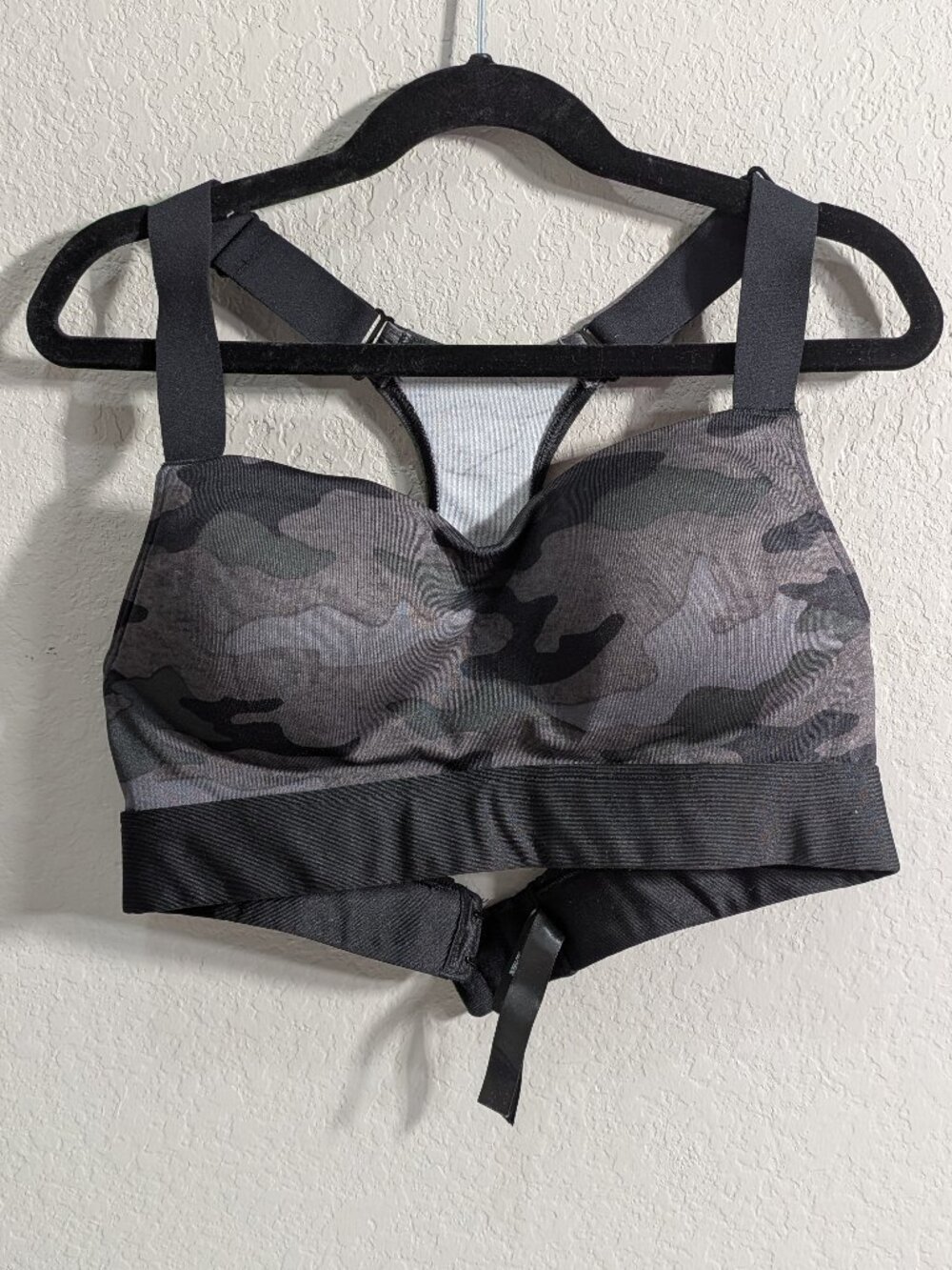 Victoria's Secret‎ PINK Active Dark Camo Racerback Sports Bra - Size XS